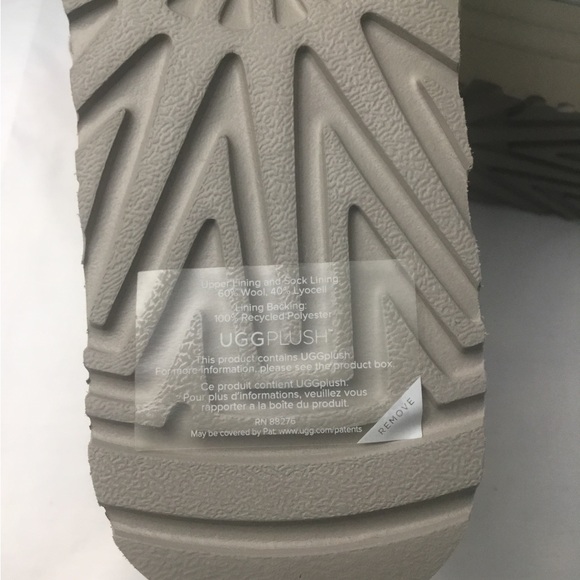 UGGS BOOTS - Picture 11 of 16